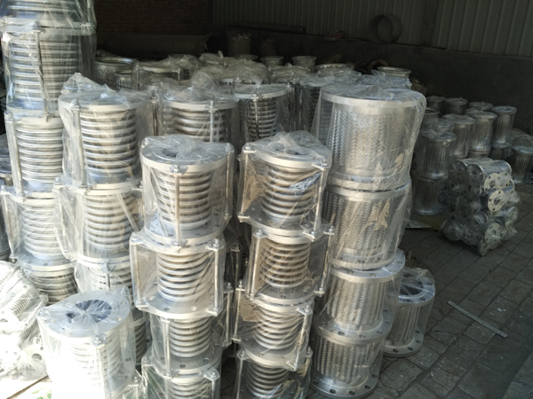 法蘭(lan)金屬(shu)軟管(guan)