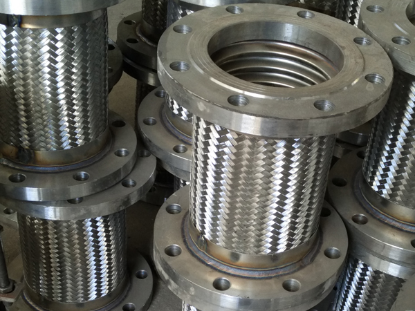 法蘭(lan)金屬(shu)軟管(guan)