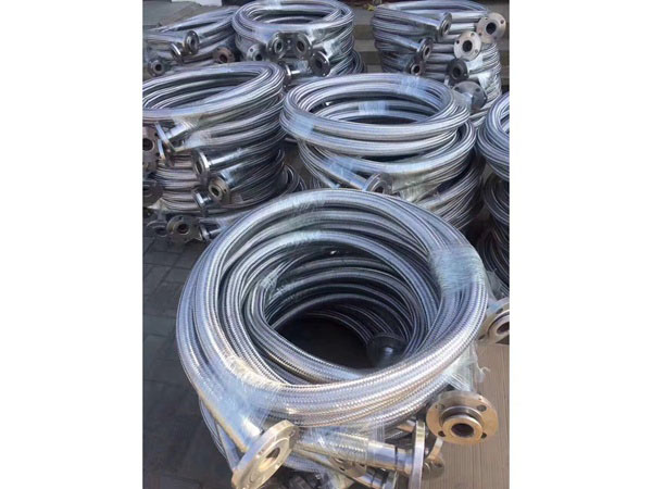 法蘭(lan)金屬(shu)軟管(guan)